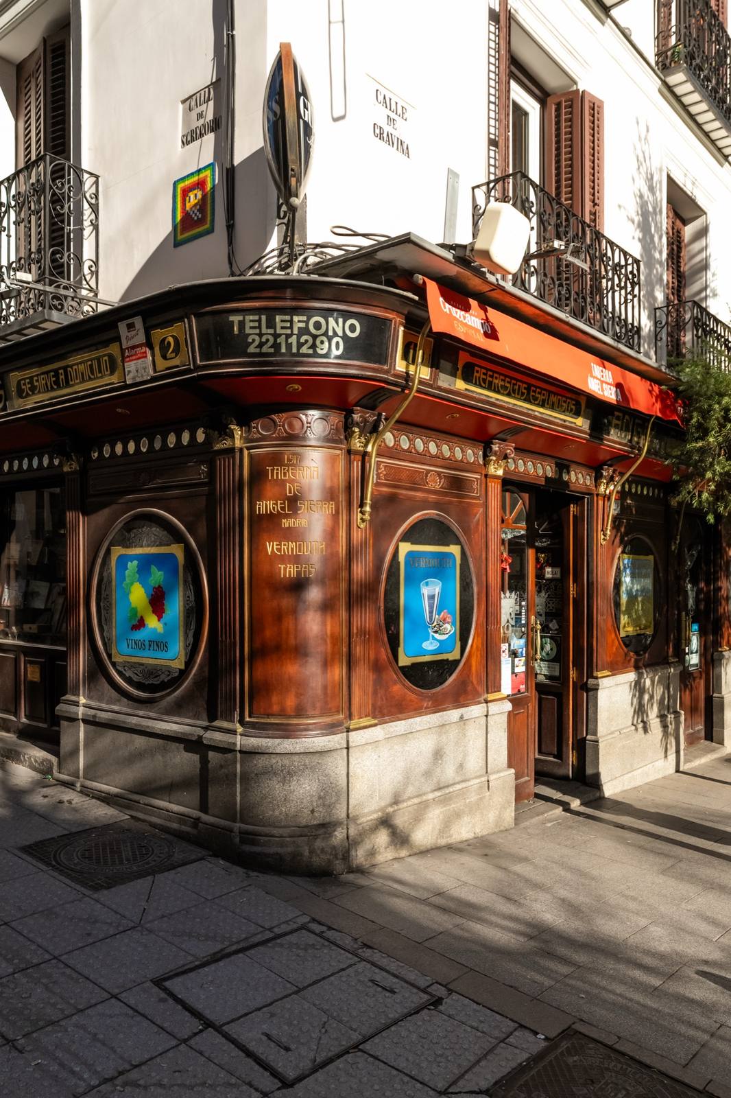 A classic tiled taberna in Chueca